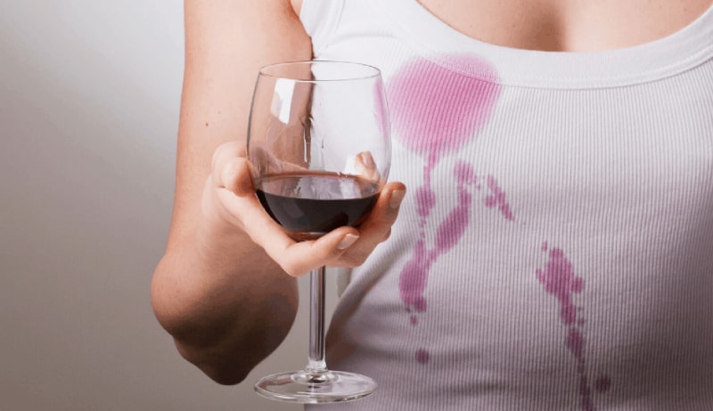 Как и чем отстирать красное вино - самые действенные способы!🍷