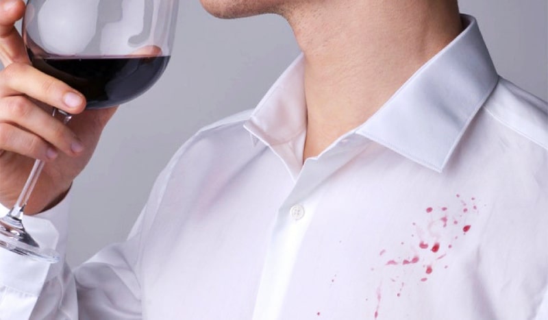 Как и чем отстирать красное вино - самые действенные способы!🍷